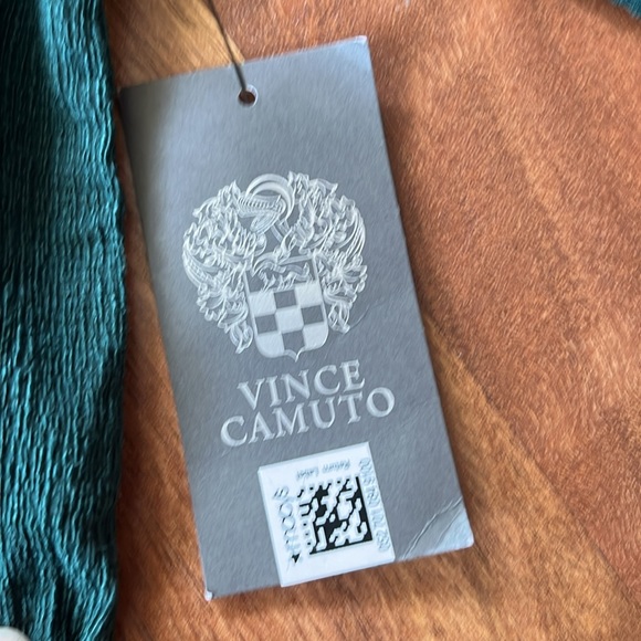 Brand new Vince Camuto emerald green blouse - Picture 5 of 16